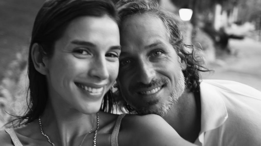 Selfie de de Feliciano López y Sandra Gago en blanco y negro
