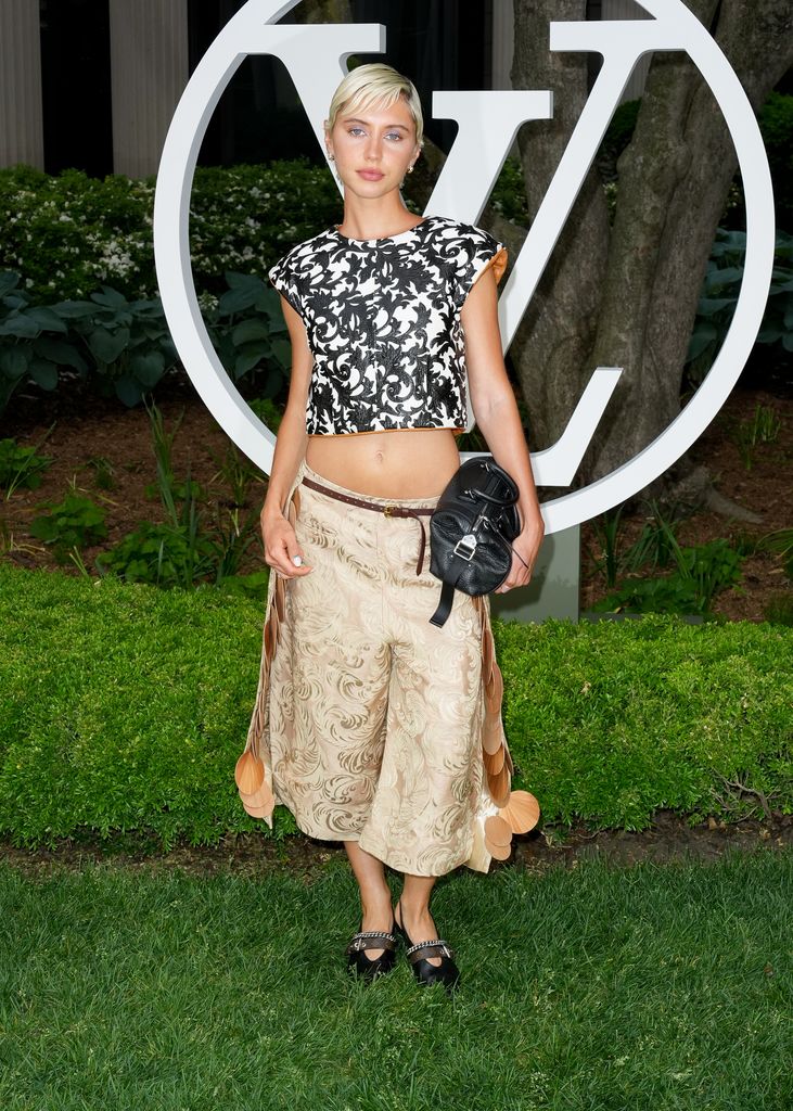 Zendaya en minivestido, la reaparición de Emma Stone y más invitadas de lujo en el desfile de Louis Vuitton en Nueva York que inicia una nueva era