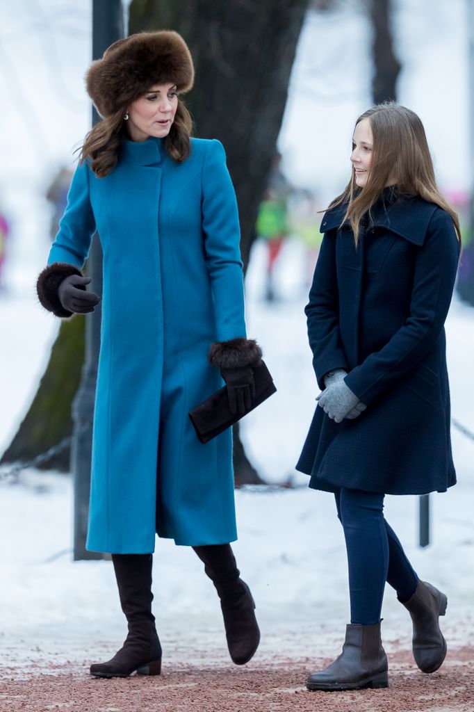 La entonces duquesa de Cambridge, Kate Middleton con la princesa Ingrid Alexandra, en su visita a Noruega, en febrero de 2018, en Oslo.