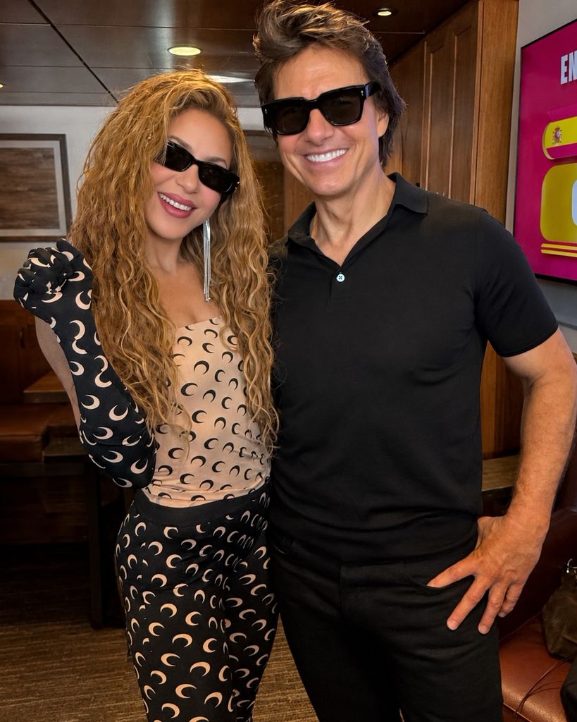 Shakira coincidió con Tom Cruise, quien participó en la ceremonia de clausura del Mundial.
