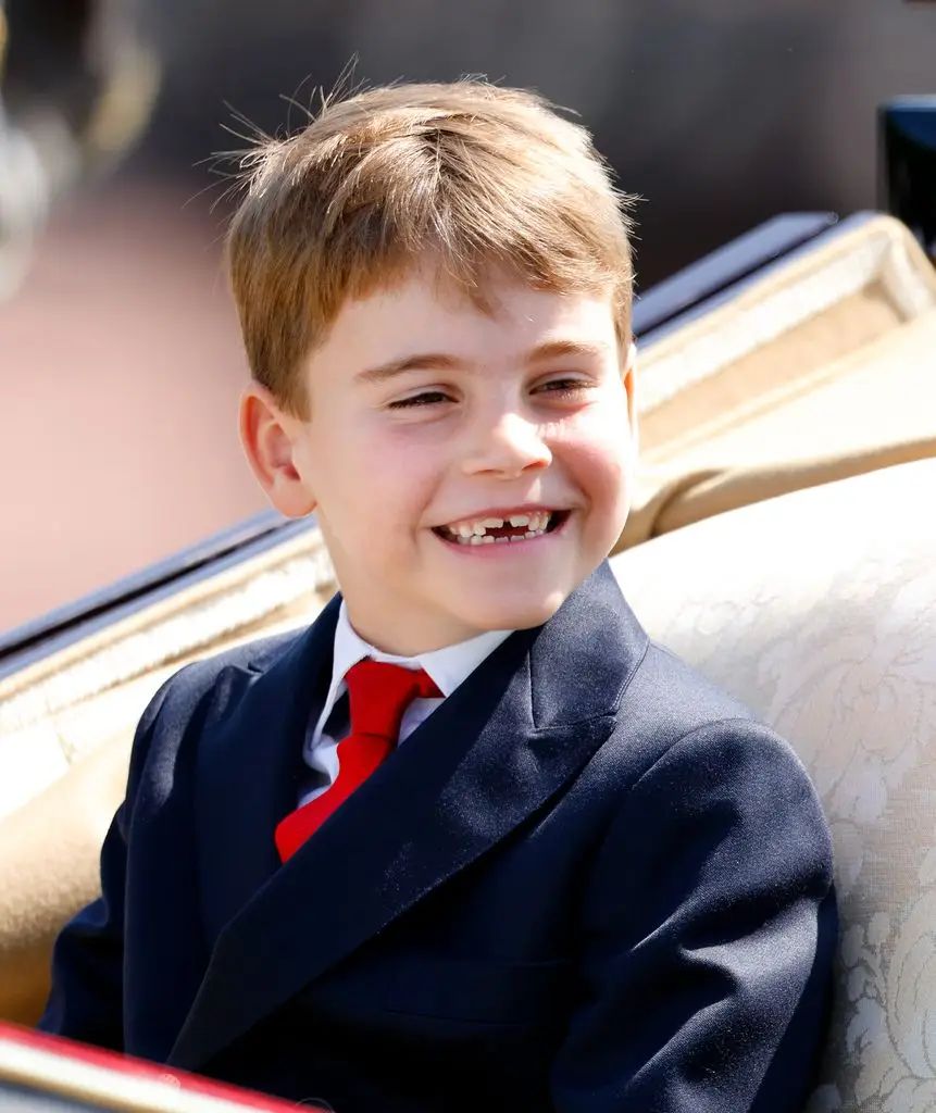 ¡Al príncipe Louis le encanta un bocadillo de mermelada pegajosa!