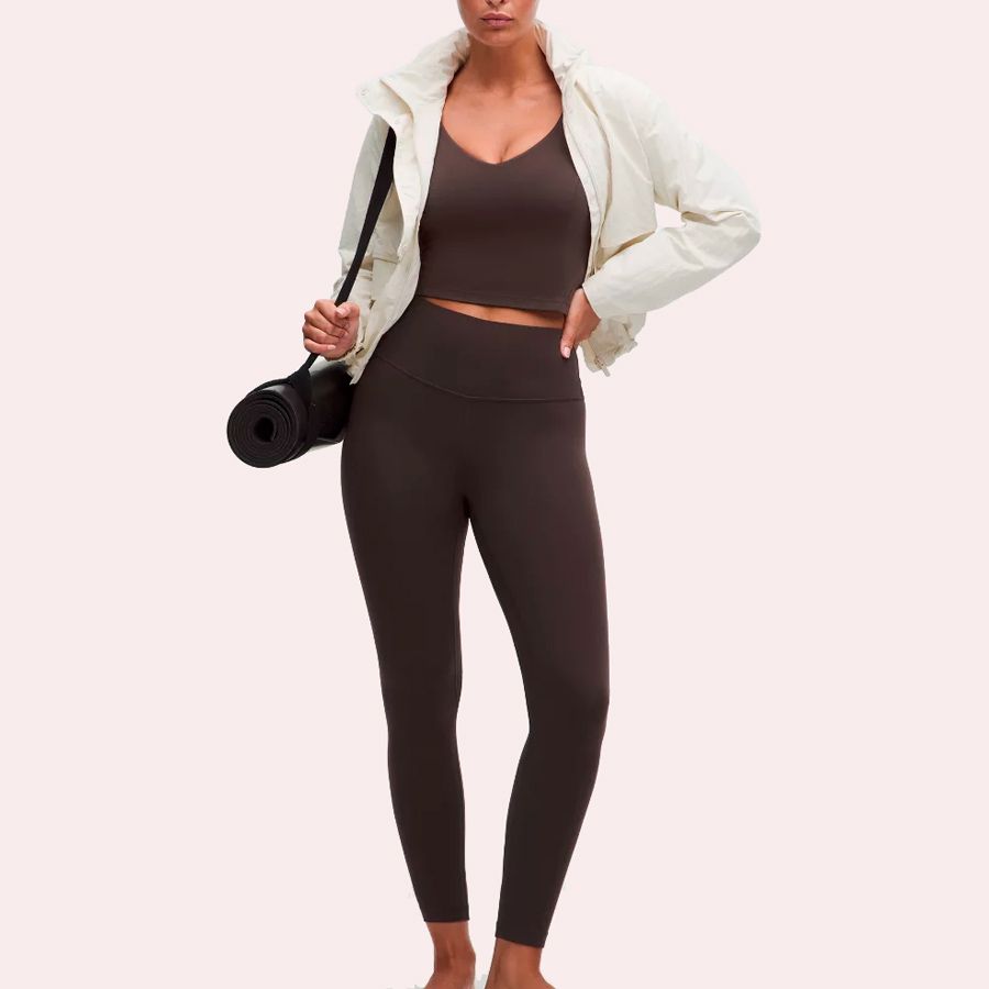 Conjunto de deporte de Lululemon marron