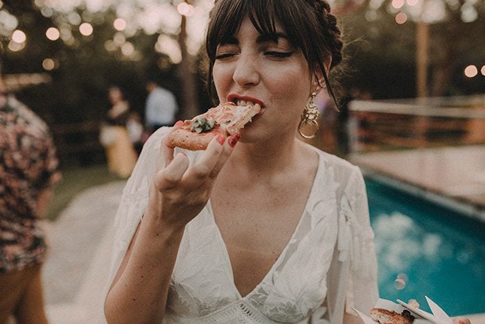Una novia en una boda tipo cóctel