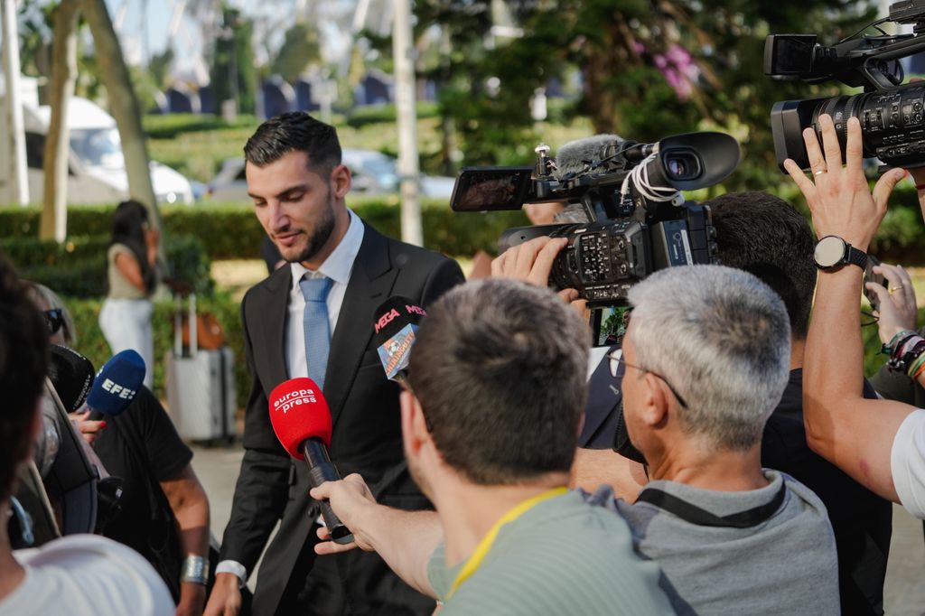 El futbolista Rafa Mir a su llegada a la Audiencia Provincial de Valencia, el 28 de mayo de 2026. El juicio penal analiza los hechos ocurridos en agosto de 2024 tras una denuncia por agresión sexual y lesiones presentada por una joven