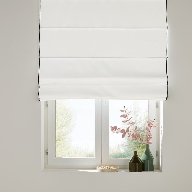 Ventana con estor
