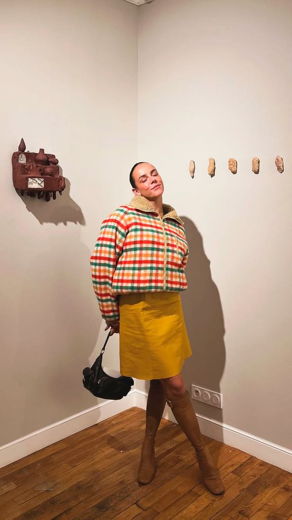 Pauline Ducruet con minifalda amarilla en un evento de Miu Miu