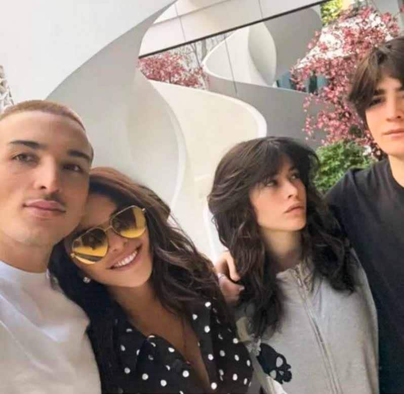 Lauren Sánchez con sus tres hijos: Nikko, Ella y Evan.