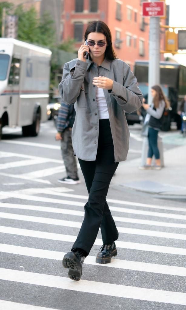 
Kendall sabe muy bien cómo llevar sus combat boots

