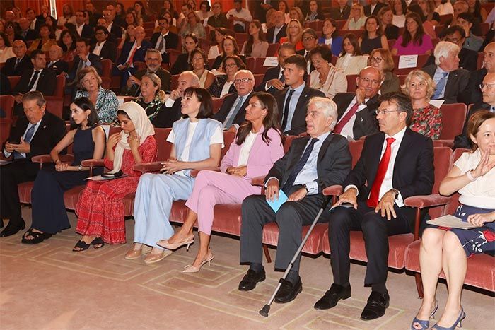 La reina Letizia y Sara Carbonero en los premios UNICEF España
