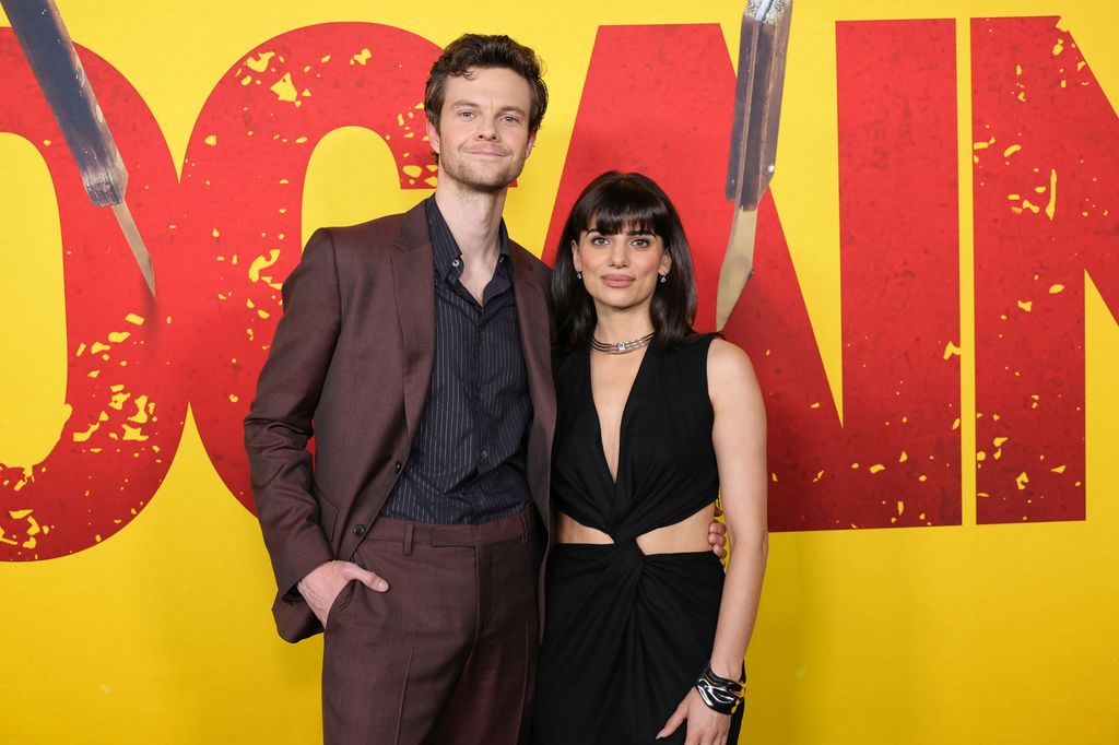 Jack Quaid y Claudia Doumit en el estreno de "Novocaine" en Los Angeles, California, el 10 de marzo de 2025
