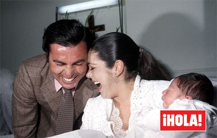 Isabel Pantoja con Paquirri y su hijo