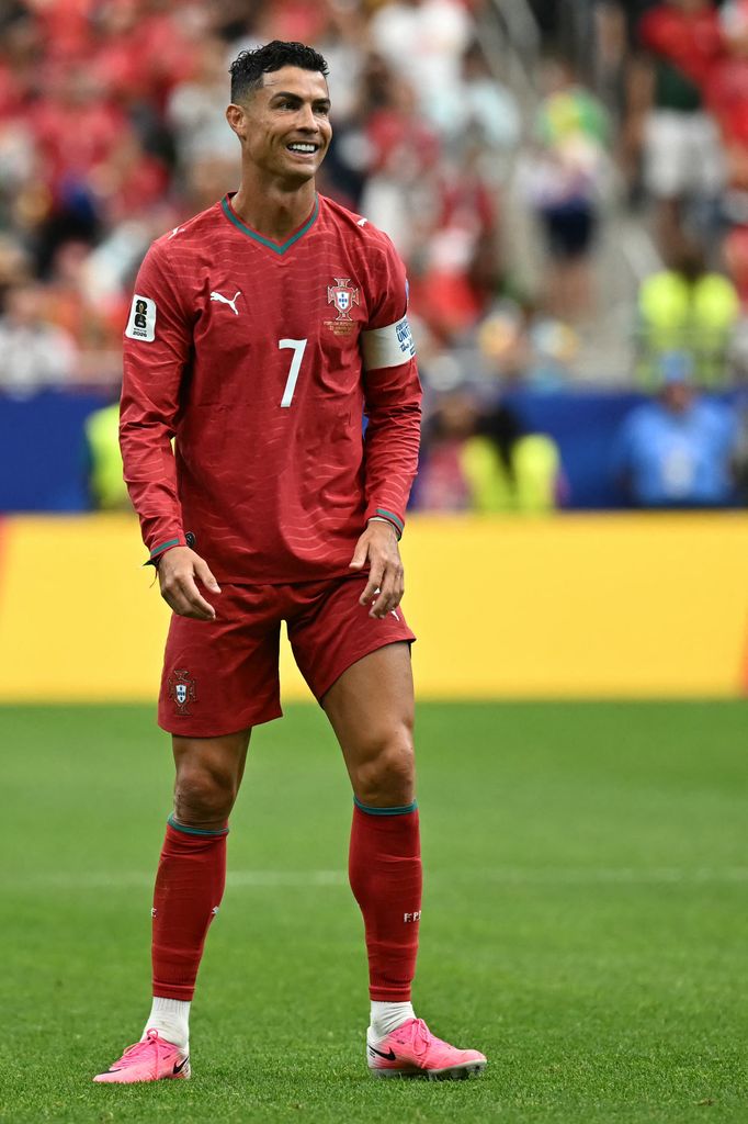 Cristiano Ronaldo celebra con su equipo el cuarto gol de Portugal ante Uzbekistán, en el Estadio Houston, el 23 de junio de 2026.