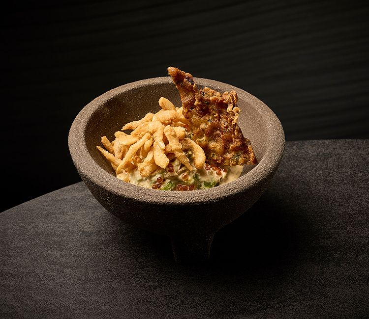 Guacamole con tortillas de camarones y gamba cristal,