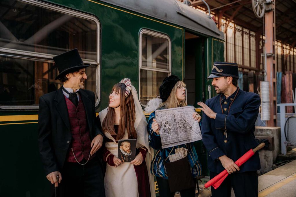 Viaje teatralizado en el tren Felipe II a El Escorial