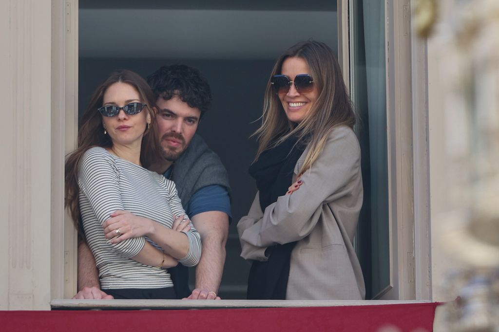 Nicole Kimpel, Stella Banderas y Alex Gruszynski el Domingo de Ramos en Málaga. 29 de marzo 2026