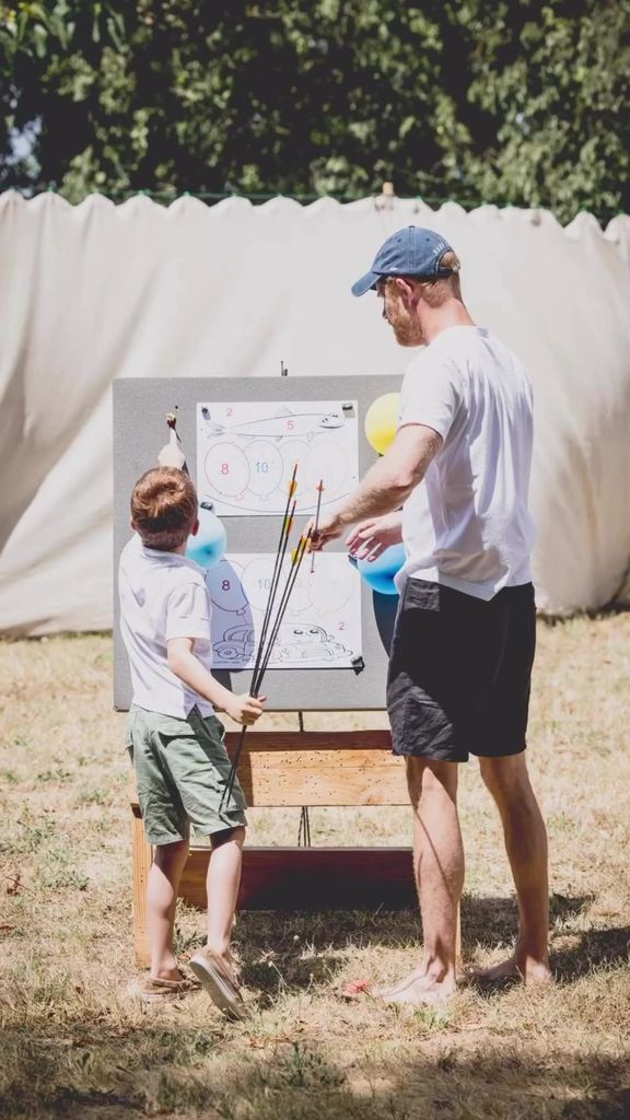 Meghan mostró también entrañables momentos del príncipe Harry con su hijo Archie.