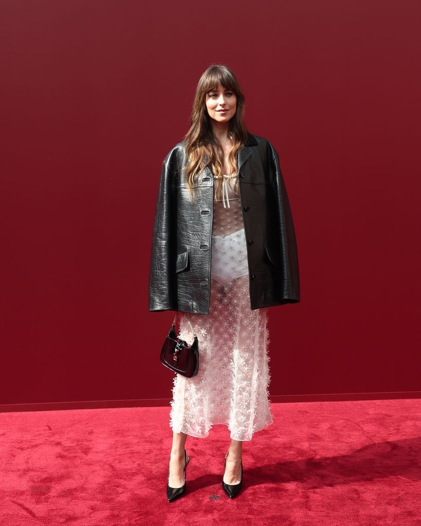 Dakota Johnson en el desfile de Gucci Primavera/Verano 2025