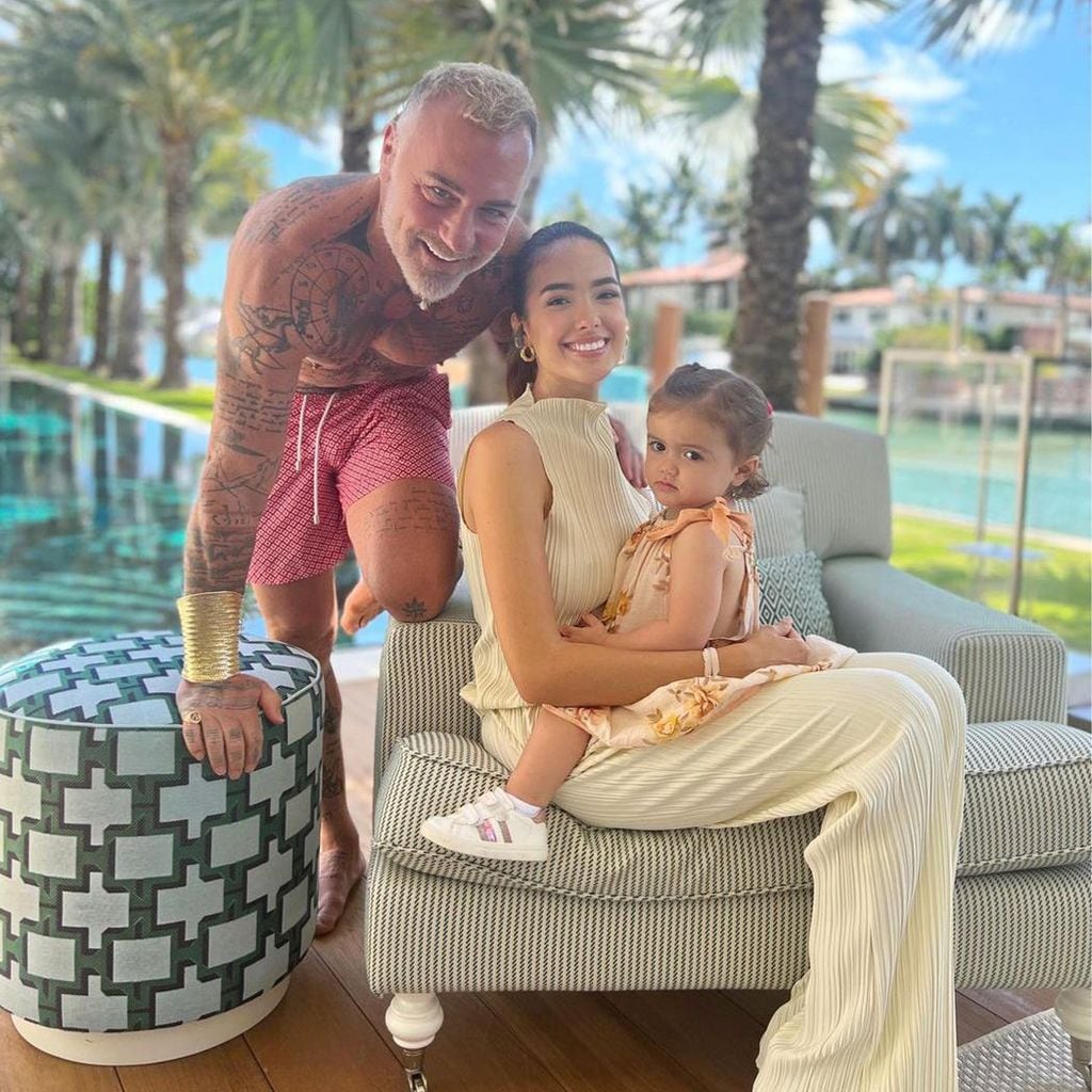 gianluca vacchi y sharon fonseca