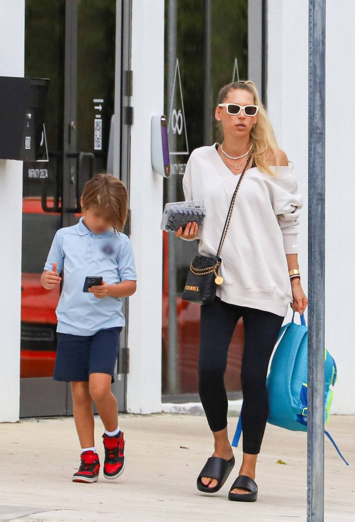 Anna Kournikova luce guapísima en su dulce espera.