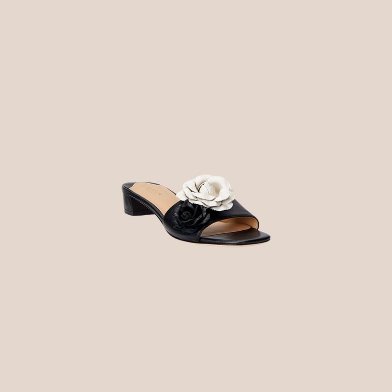 mules con un poco de tacon y dos flores