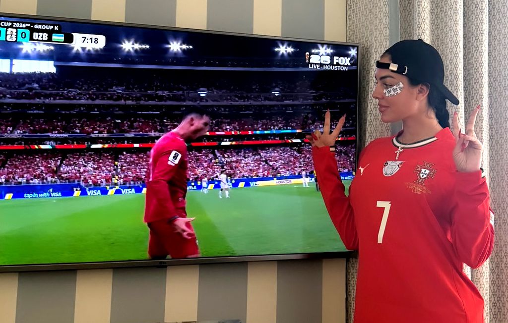 Georgina Rodríguez, viendo el partido de Cristiano este martes