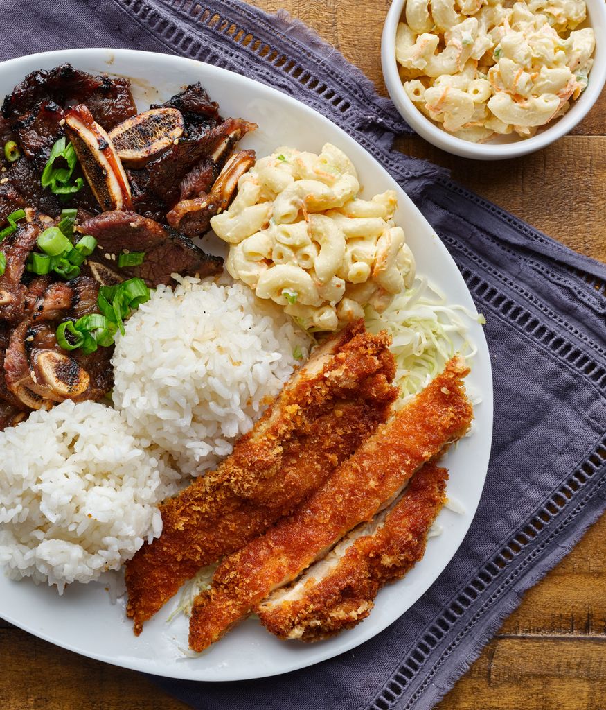 Esta ensalada no suele faltar como parte de los llamados plate lunch (platos de almuerzo) de Hawái.