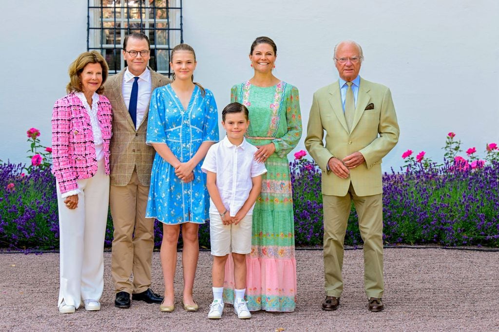 La familia real de Suecia celebrando el 48 cumpleaños de la princesa Victoria