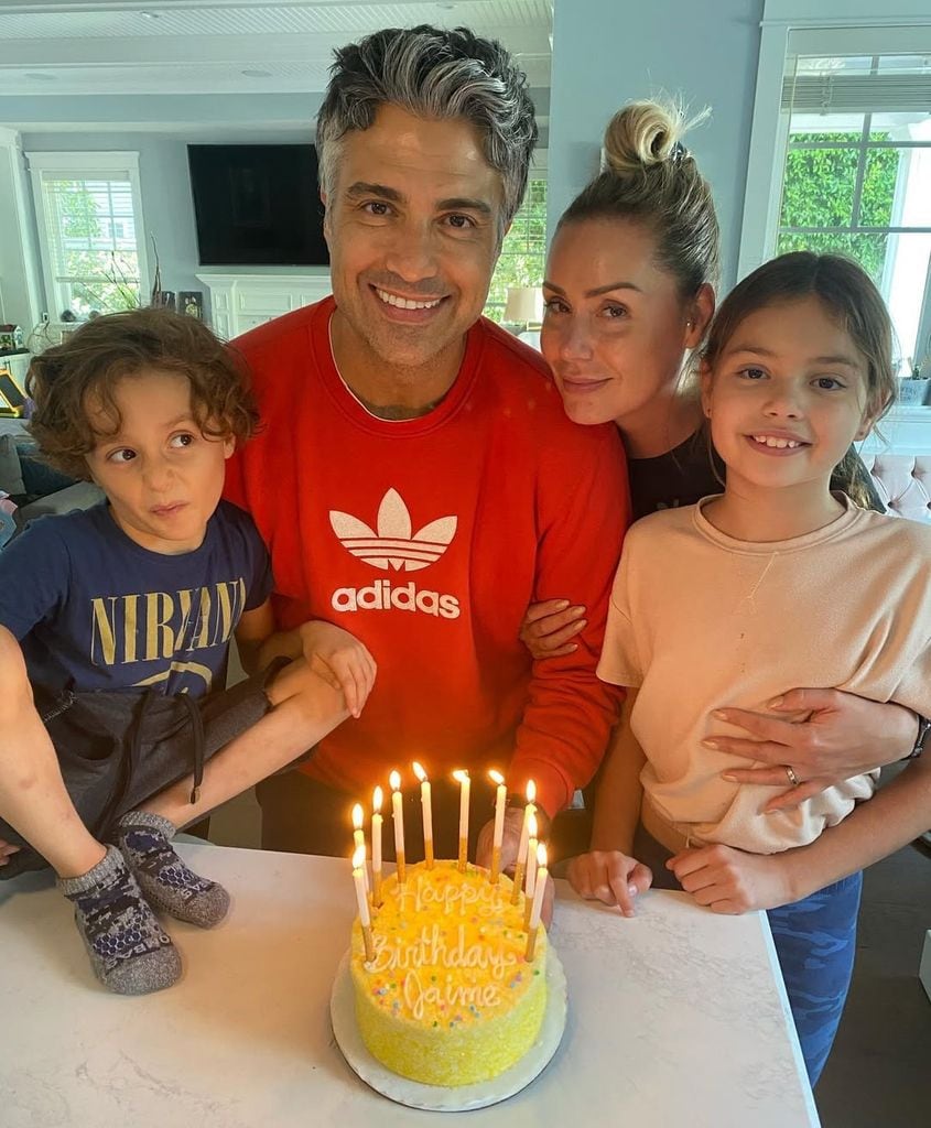 Celebrar su cumpleaños en familia, siempre ha sido el mejor plan del actor. En la imagen, el mexicano celebrando en 2021.