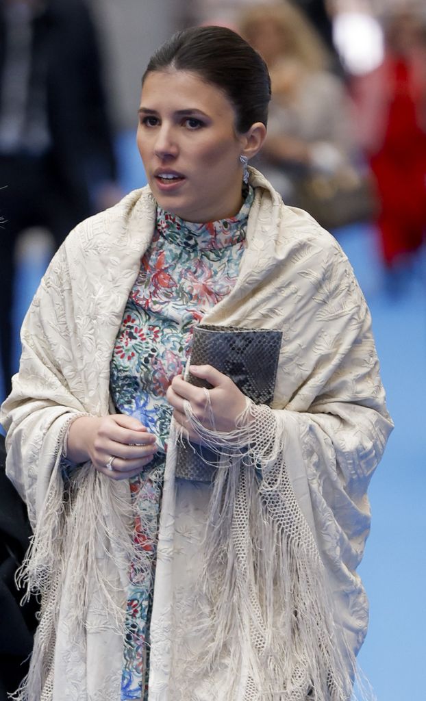 Teresa Urquijo con mantón de Manila en San Isidro junto a José Luis Martínez Almeida, 2026.