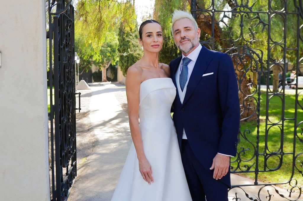 Santiago Cañizares y Noemí en su primera imagen como marido y mujer