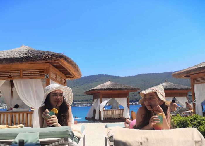 Aylin Akpınar y Su Burcu Yazgı Coşkun tiene una relación de hermanas fuera de los rodajes 