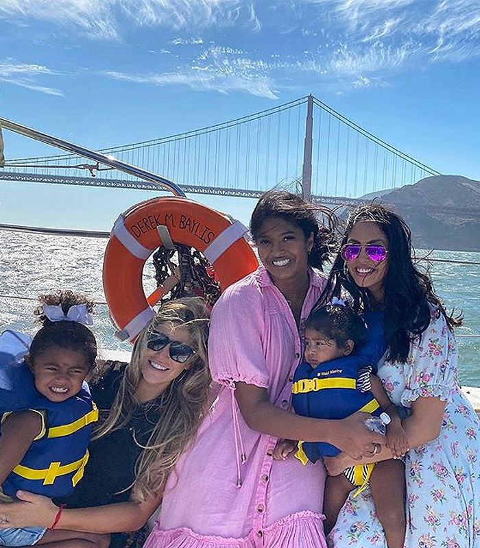 Cat McDonnell con Vanessa Bryant y sus hijas