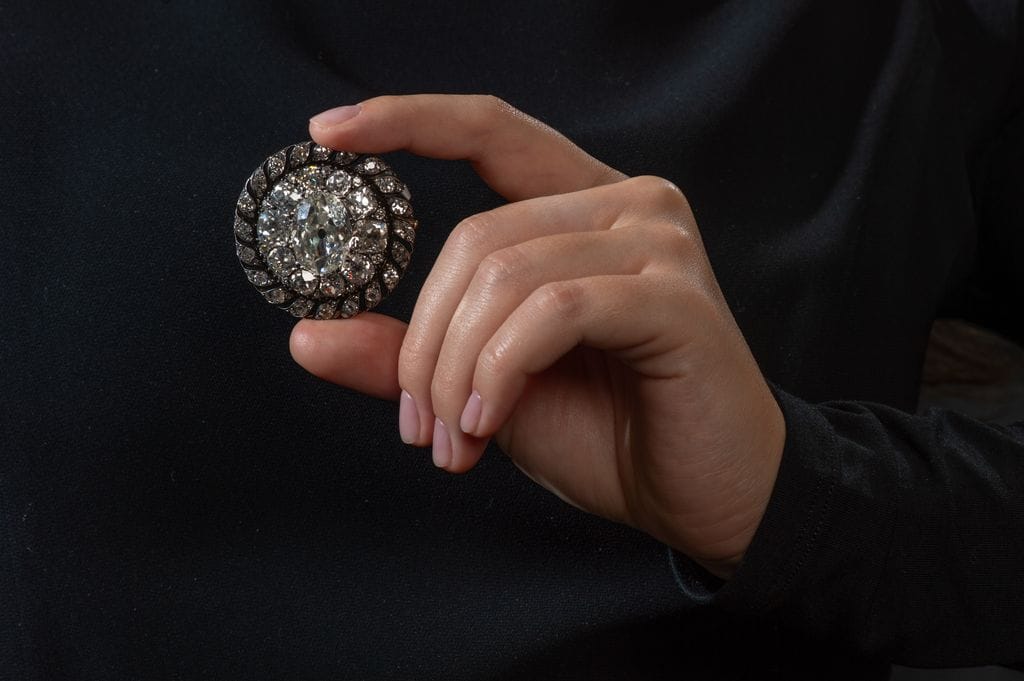 El histórico broche se ha vendido por una cifra récord