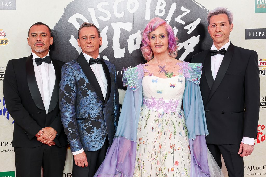 Carlos Armas, Juan Antonio Fuentes y Manolo Arjona con Lourdes Iribar en la presentación de 'Disco, Ibiza, Locomía' en 2024