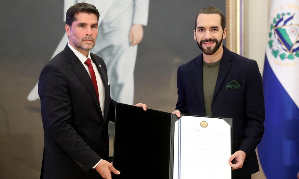 eduardo ver stegui con el presidente salvadore o nayib bukele
