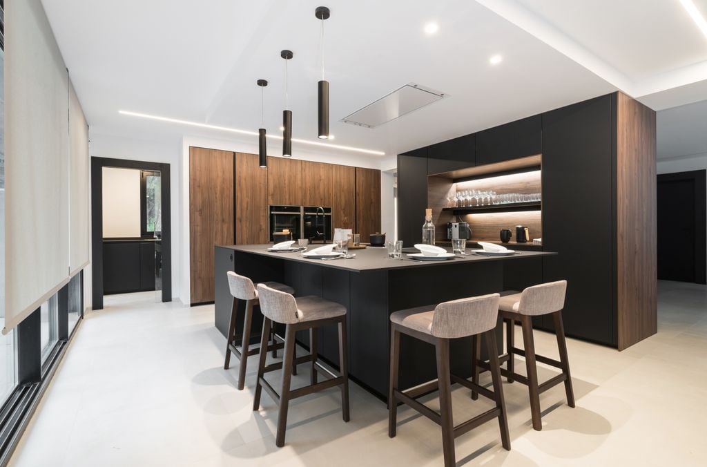 En esta cocina se idea una barra en ‘L’ en la isla