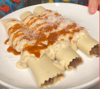Canelones con bechamel de foie y salsa concentrada de carne