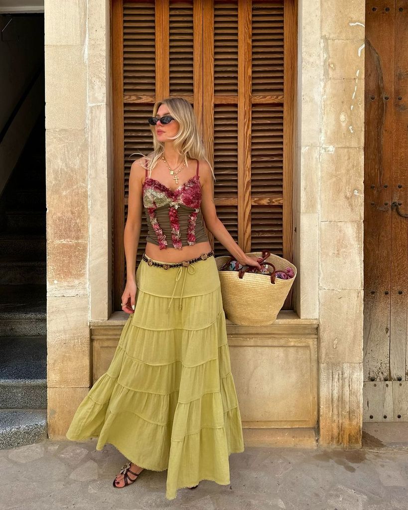 Look con falda ancha ibicenca