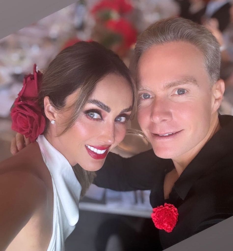 La cantante estuvo acompañada de su esposo, Manuel Velasco