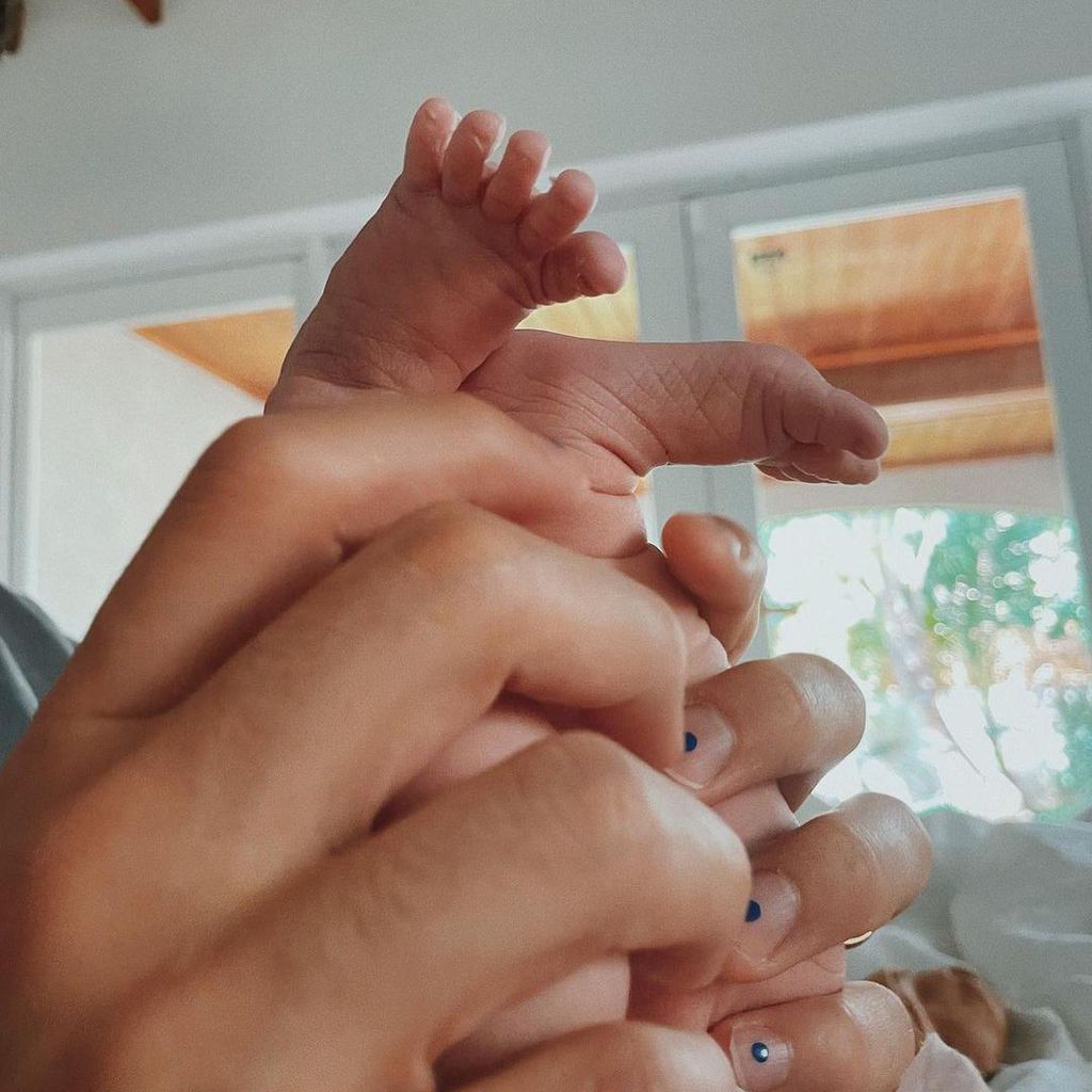 Camilo y Evaluna reciben a su bebé, Índigo.