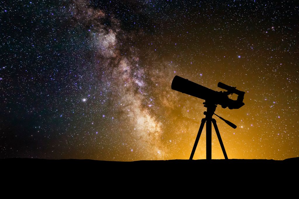 La madrugada del 13 de julio, mira hacia el este antes del amanecer y con unos prismáticos podrás observar la conjunción de Venus y Aldebarán, uno de los espectáculos celestes más bellos del verano