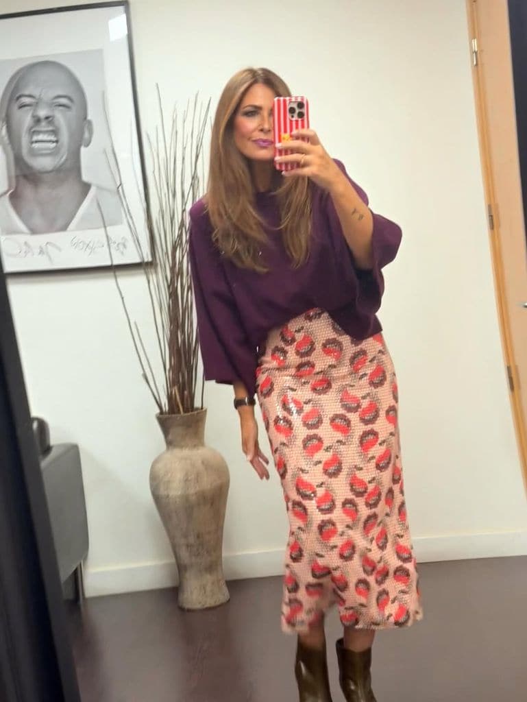 El look de Nuria Roca con falda de lentejuelas