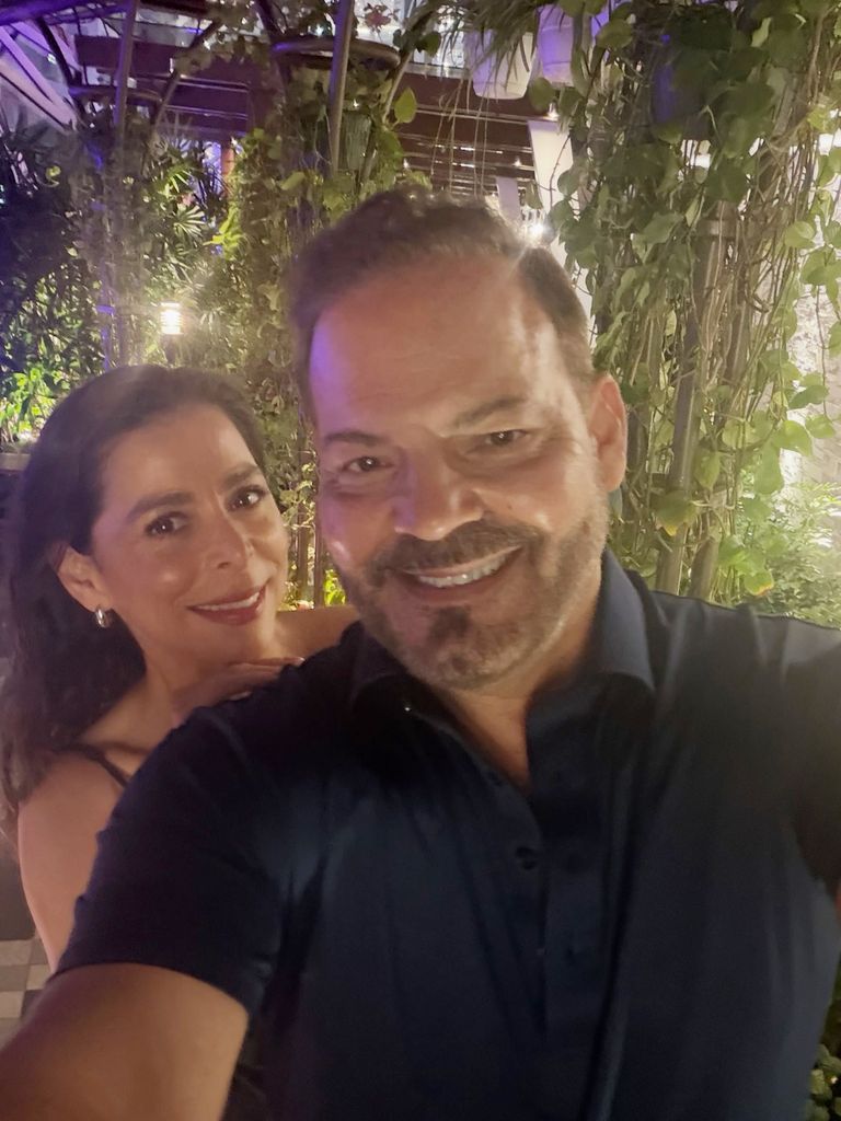 Lourdes Stephen junto a su esposo, Michael Puchades