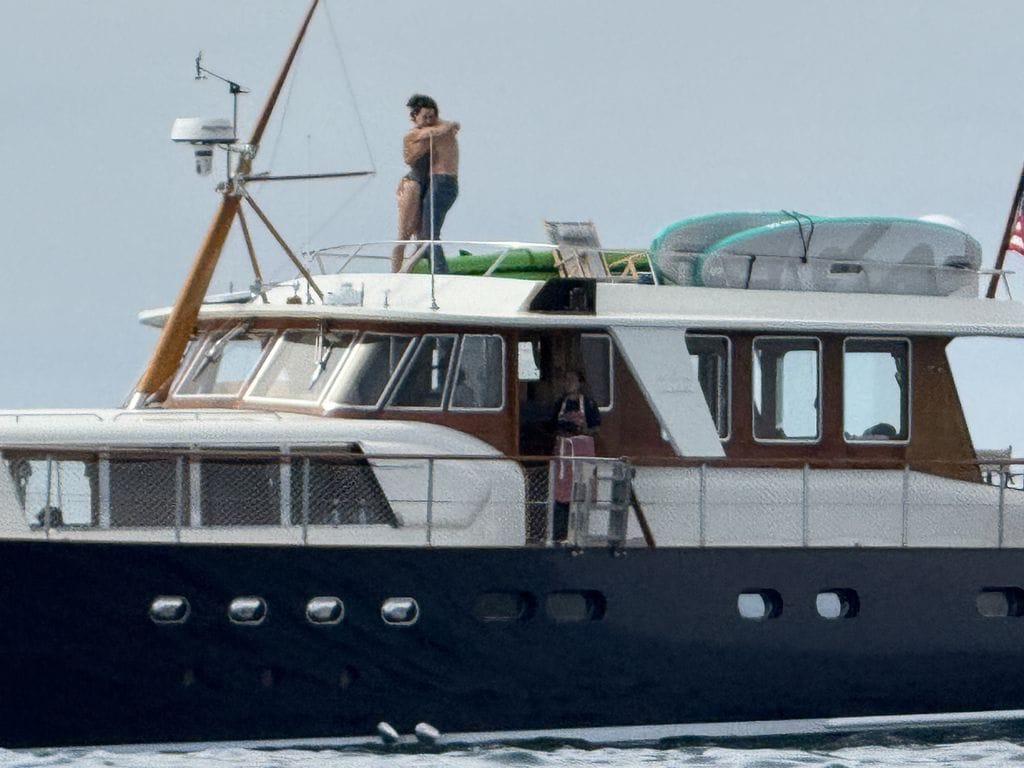 Katy Perry y Justin Trudeau fueron fotografiados abrazándose en paseo en bore por el Canal de Santa Bárbara. 