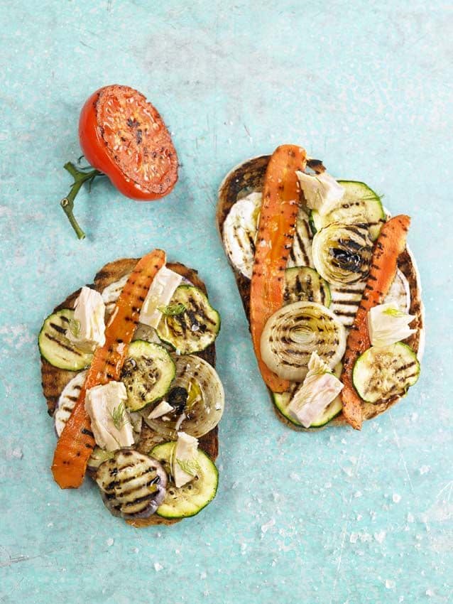 bruschetta-verduras-asadas-bonito