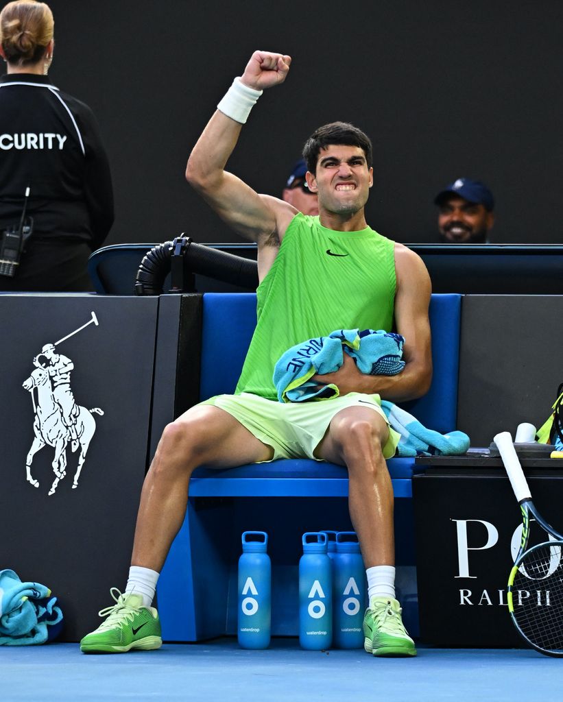 Carlos Alcaraz celebrando la victoria