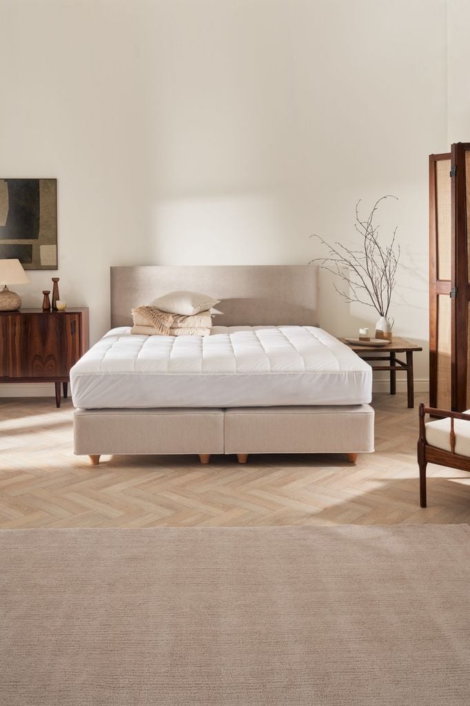 Cama en el dormitorio