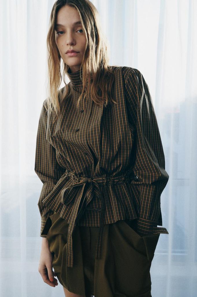 5 camisas básicas de Zara 2026