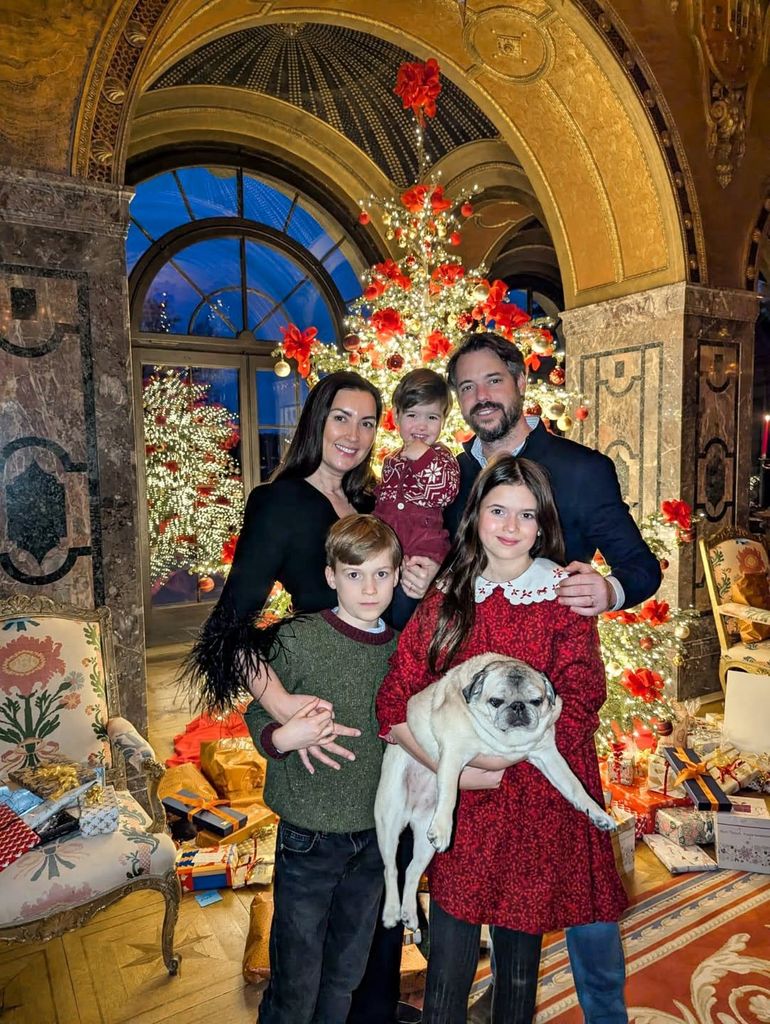 El príncipe Félix y la princesa Claire con sus tres hijos