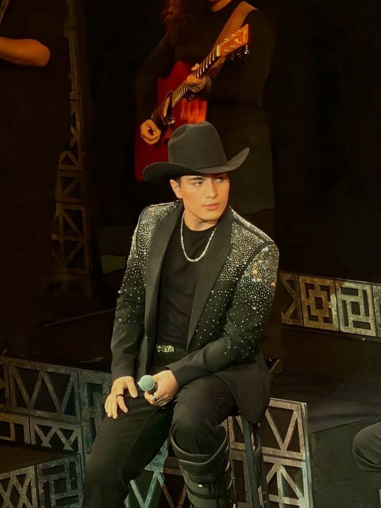 El amor de Mike León por la música nació cuando era niño.